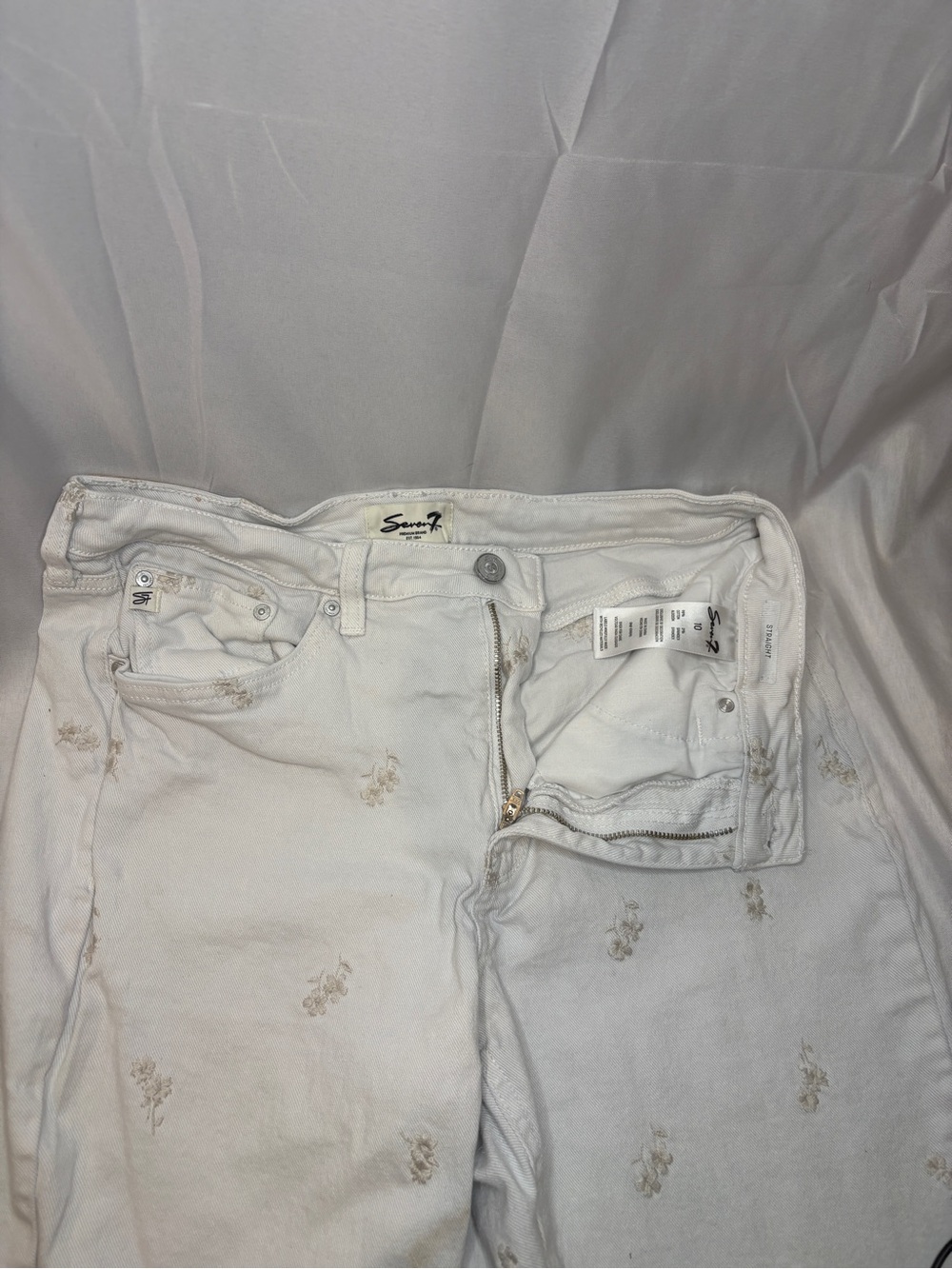 Seven7 White Straight Leg Jeans with Beige Embroidered Motifs - Picture 2 of 4
